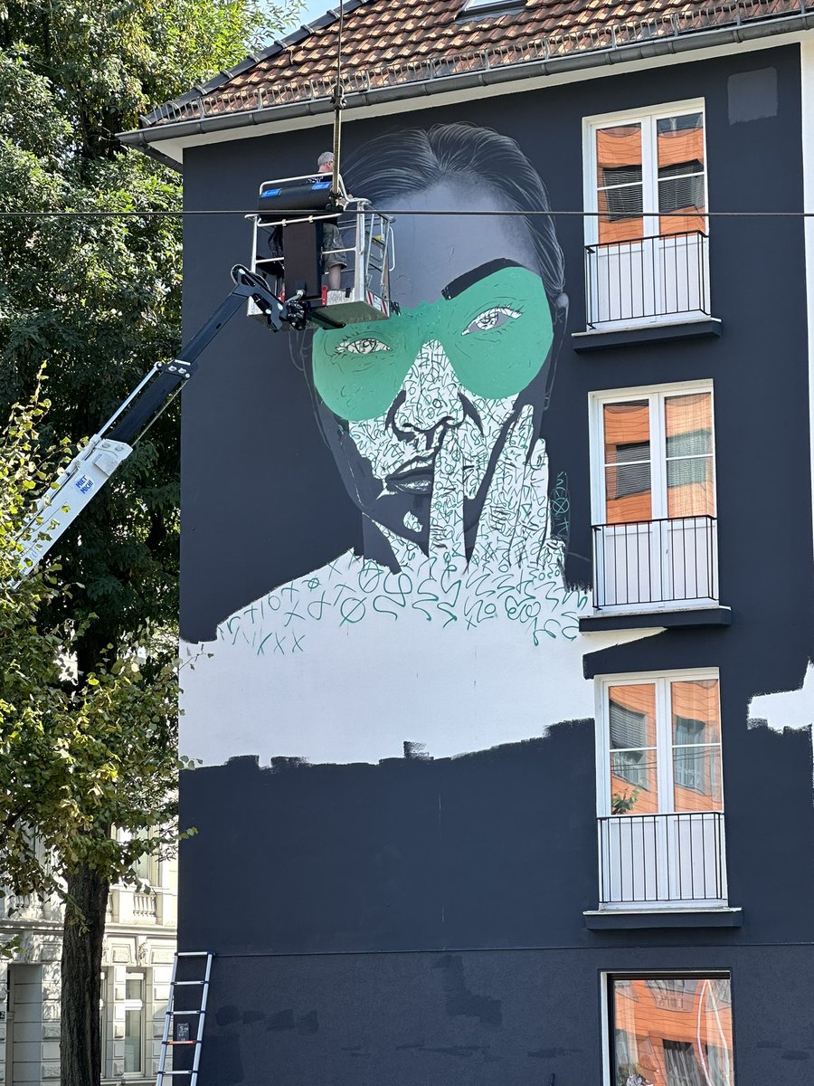 FinDAC painting in Düsseldorf Day 2 #urbanart #duesseldorf