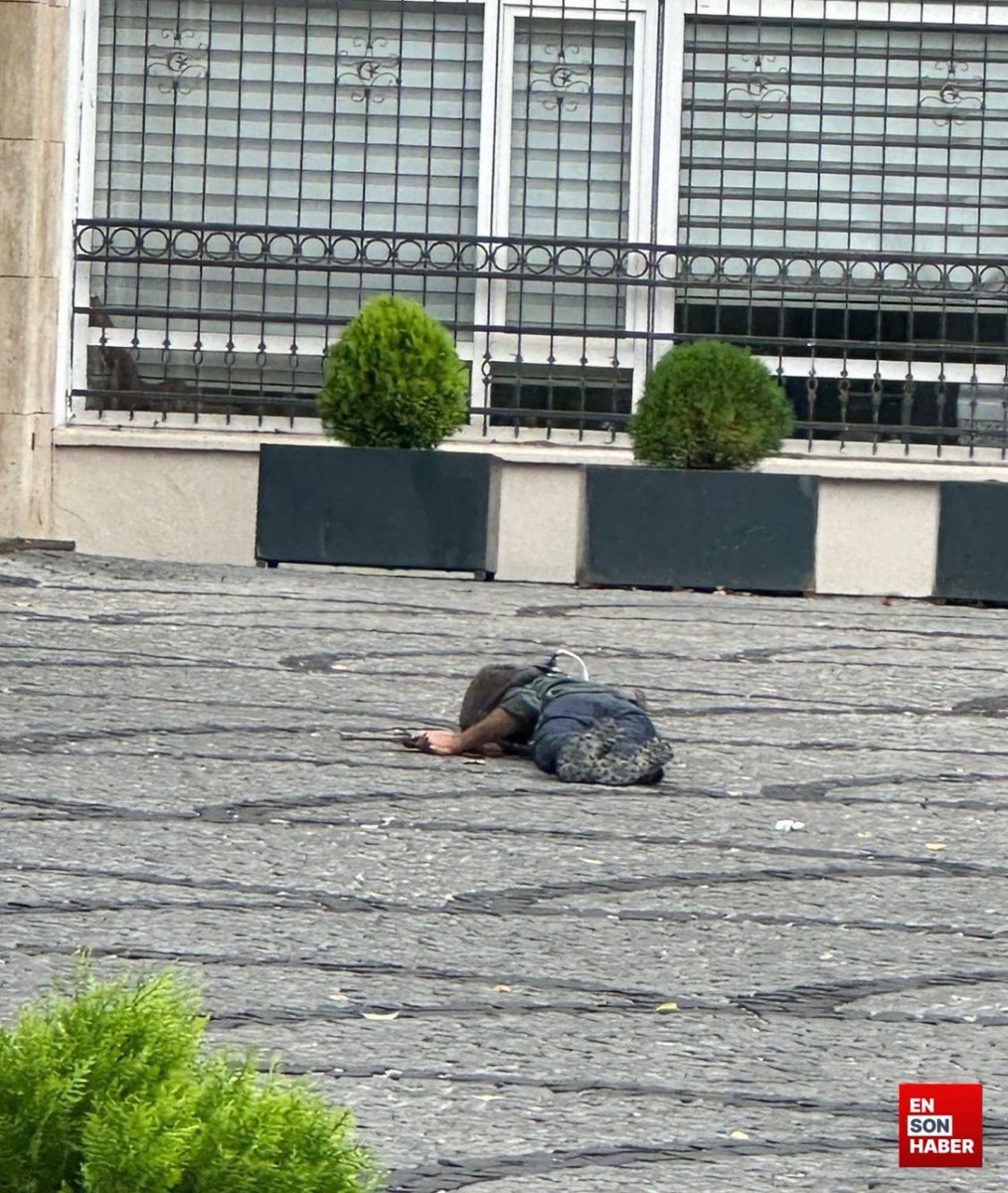 2 TERÖRİST SALDIRDI
VE GEBERDİ…

BEN SÖYLEYEYİM…
BU İŞİN KARŞILIĞI ÇOK ACI OLUR…

TÜRKİYE CUMHURİYETİ BUNU AFFETMEZ…