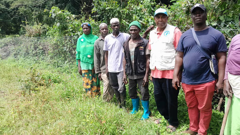 FAOGuinee's tweet photo. #ProjetMassifduFoutaDjallon. Mission de suivi des #clôtures_grillagées des périmètres maraîchers des sites pilotes #Dimma_Tountouroun (Labé) #Guetoya_Bantignel (Pita) & #Bafing_Tolo (Mamou), un total de #5ha pour le bénéfice des populations.
#ZeroHunger #FAOGN https://t.co/j58WzeRZ5w