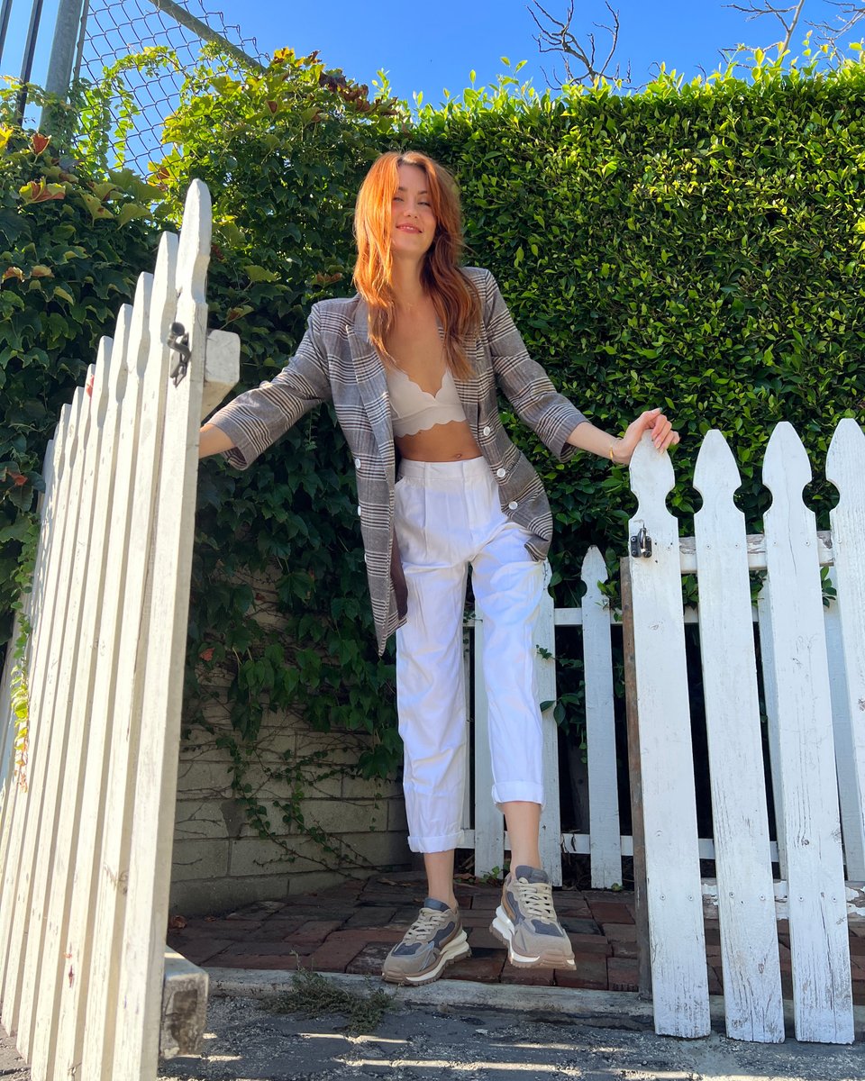 Blazers &amp; trainers are the perfect Fall combo // the LEO shot by @janelleallisa