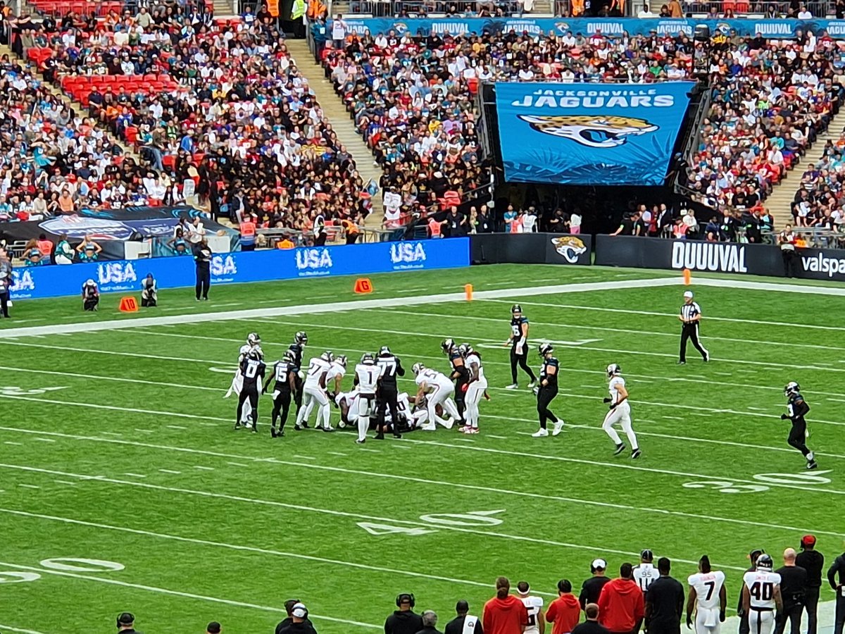 andyian's tweet photo. #NFL @wembleystadium https://t.co/CgQFtXBKe9