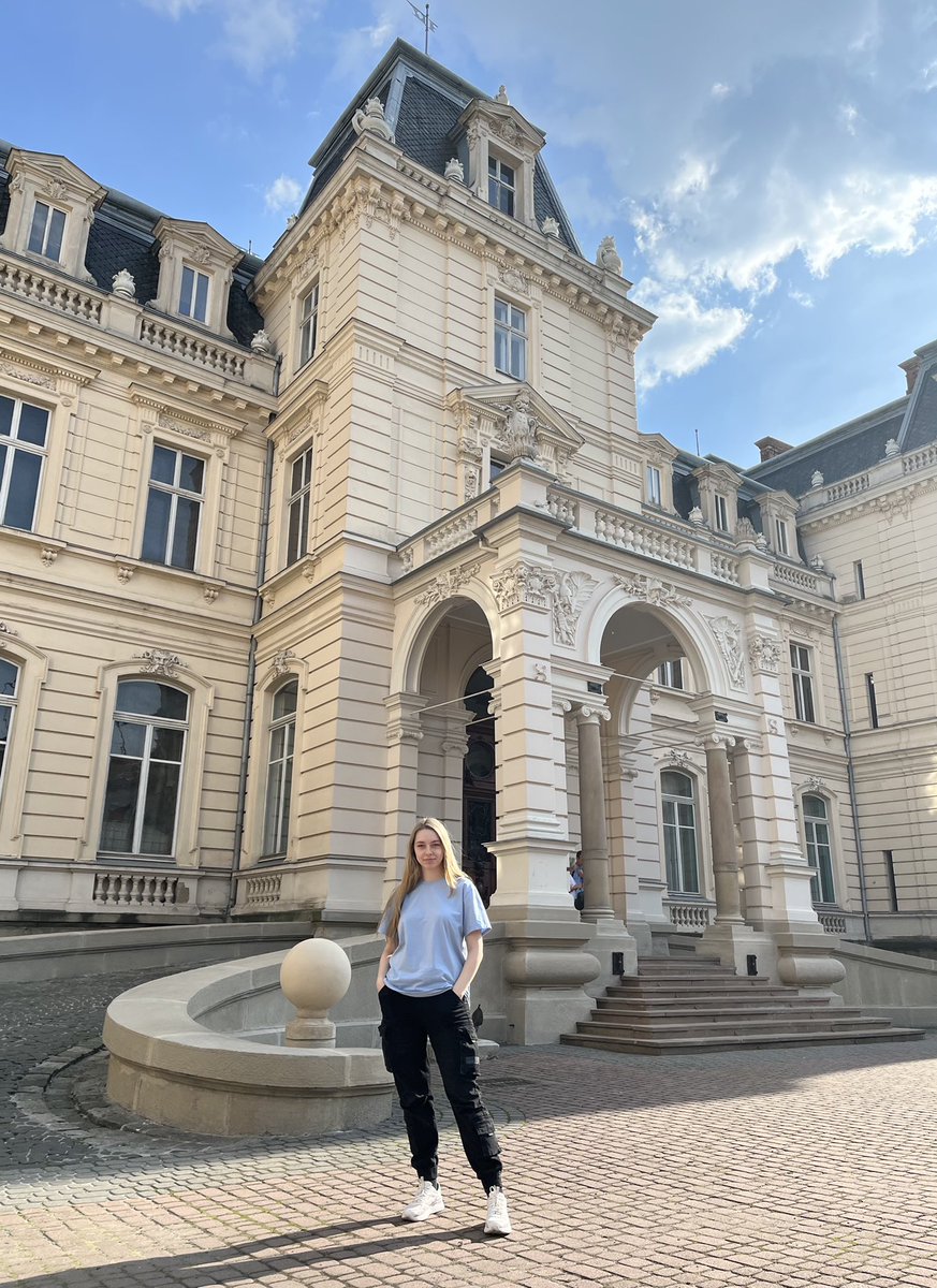 AHoliachenko's tweet photo. Hello from #Potocki palace in #Lviv, Ukraine 👋 https://t.co/gz3HaRnSy9
