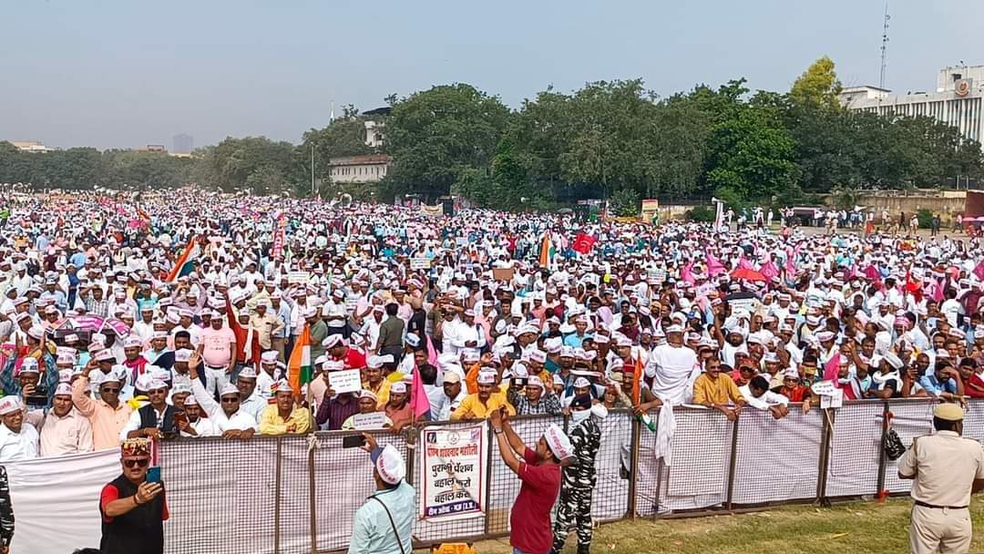 Triloki11713124's tweet image. दिल्ली के रामलीला मैदान में इतिहास बन गया देश की आज़ादी के बाद देश के शिक्षक कर्मचारी इतिहास की सबसे बड़ी रैली हुई..🚩🇮🇳

#पुरानी_पेंशन_हक_हैं_लेकर_रहेंगे 🚩🚩

#opschallenge 

#OPS_RALLY_DELHI_CHALO 

#रामलीला_मैदान 

@Aamitabh2 
@PMOIndia 
@AmitShah 
@BJP4India