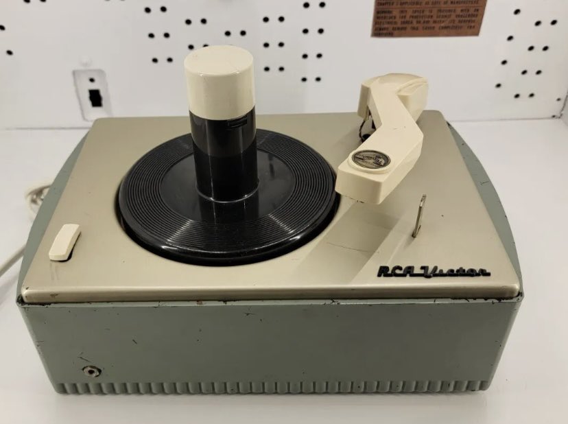 DJDave1079's tweet image. Spinning all the tunes online at Coast 1079 TODAY 6-9pm BST. Do join me via your radio app or smart speaker 😃