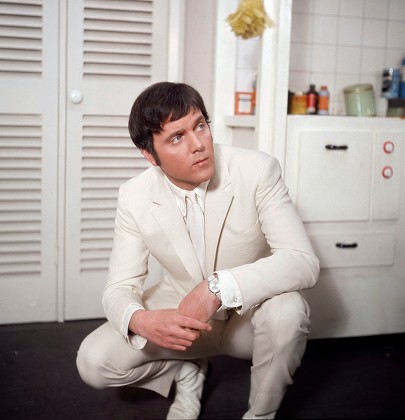 RodneyMarshall1's tweet photo. Casting director's pitch to Kenneth Cope: "Kenny, we want you to star in a series - you get killed in the first episode!" 2/ https://t.co/qFDrv7mE95