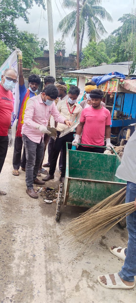 WhyManish's tweet image. आदरणीय प्रधानमंत्री श्री @narendramodi जी के आह्वान पर आज स्वच्छ भारत के सपने को साकार करने के लिए #SwachhataHiSeva के अंतर्गत नगर पंचायत सोनवर्षा में ‘स्वच्छता हेतु श्रमदान’ कार्यक्रम में अपना एक घंटा समर्पित किया। 
@BJP4Bihar
@mkrtiwari_bjp
#GarbageFreeIndia 
#SwachhBharat