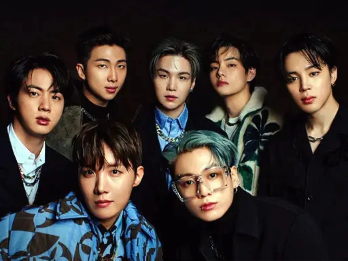 kchartsmaster's tweet photo. All winners of ‘Artist Of The Year’ at the MAMA Awards:  

2006: TVXQ
2007: Super Junior
2008: BIGBANG
2009: 2PM
2010: 2NE1
2011: Girls' Generation
2012: BIGBANG
2013: G-DRAGON
2014: EXO
2015: BIGBANG
2016: BTS
2017: BTS
2018: BTS
2019: BTS
2020: BTS
2021: BTS
2022: BTS

Who should win 2023?