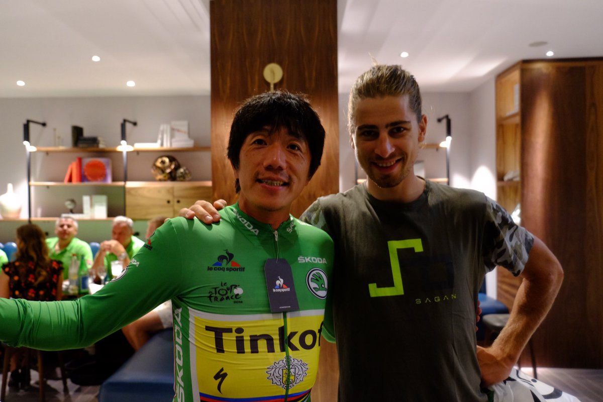 yottan's tweet photo. 本日のツール・ド・ヴァンデはピーター・サガンのラストのロードレース。
2010年デビューに同じ組織だった彼もいよいよこの日を迎えました。
来年以降はマウンテンバイクの活動に集約、彼らしく頑張ってほしいです。
動画は彼のプロ初優勝パリニース第三ステージ後のもの。
髭無し坊主のサガン懐かしい https://t.co/BZNsH0KAlH