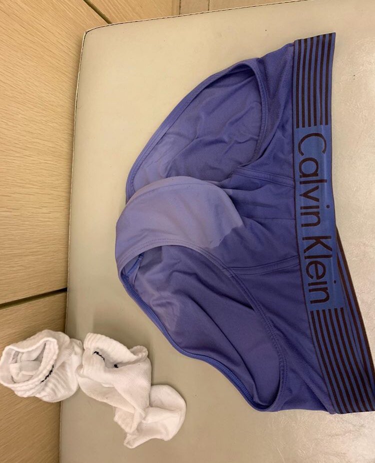 slave_boy39's tweet photo. gym se aye roommate ka underwear socks❤😘 https://t.co/JrHS19UBr3