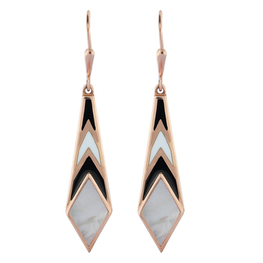 CocreateConnect's tweet image. For a dose of boldness, opt for these unique danglers. Mother of pearl and coloured enamel come together to form a trendy chevron pattern and are feather-light in weight. This design is so versatile it can glam up any look.

#rosegold #earrings #earjewelry #MOP #enameljewelry