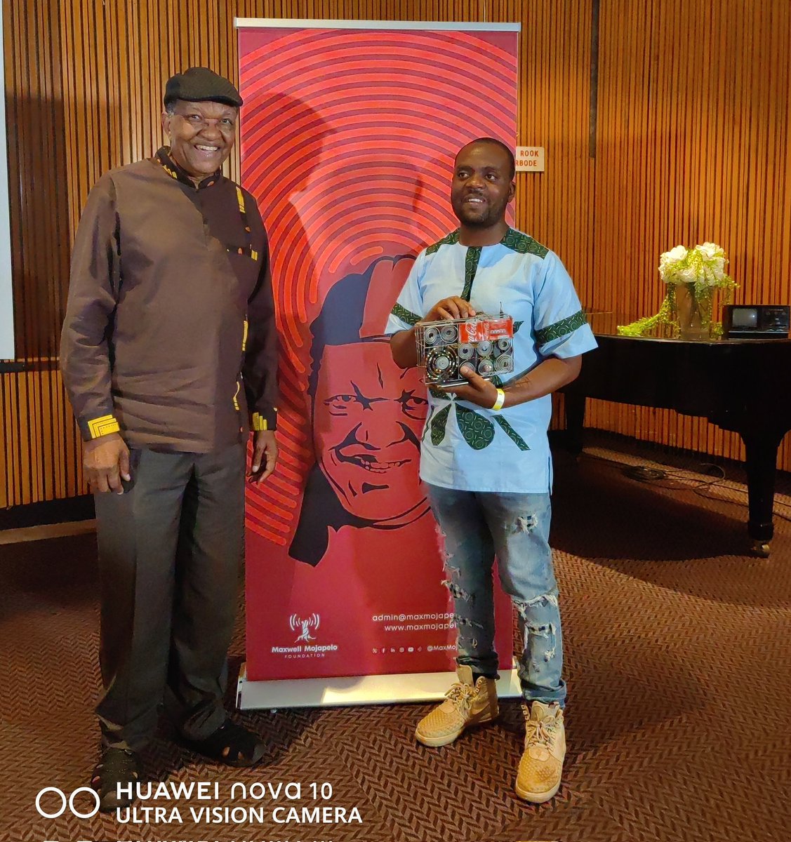 IsaacMashila's tweet photo. Maabane re kgopetši tše di botse re kgopelela moloko wa bagaši ba ga bjale. Re hlwele le ba @MaxMojapeloFdn ge ba tsebagatša 'foundation' ya bona. Re filwe sebaka sa go tšea diswantšho le Dr Moloko Mashamaite x @CONZAM6 x @Khadjom. https://t.co/JCfXKQptn4