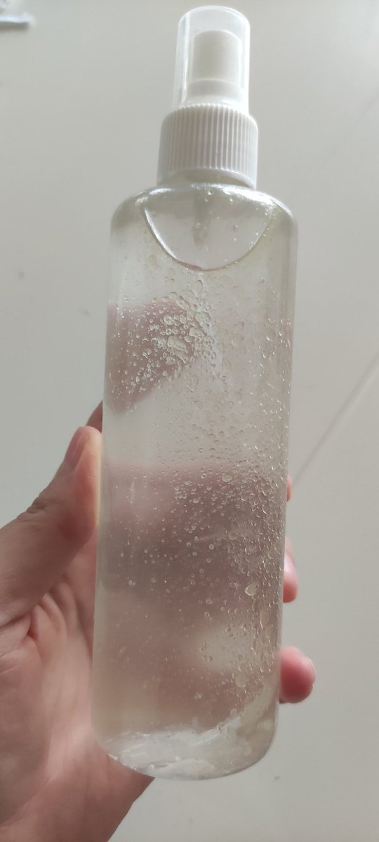 LavinyaNatural's tweet photo. Çok sevgili bir müşterimin istediği üzerine hazırlandı bu sprey💦
Kreşe başlayan oğlu için #antiviral yağlarla ve #lavantahidrosol içerir
Okula giderken birkaç fıs fıs üzerine yaparak #uçucuyağlarla koruma kalkanı oluşturmasını sağlar😻 https://t.co/HIH3Nteye9