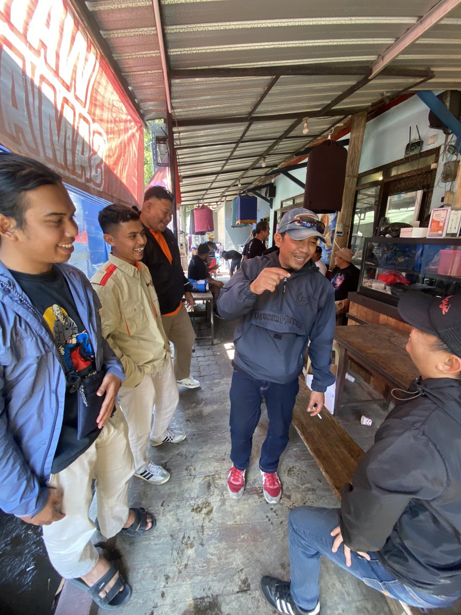 jakngalam's tweet photo. Dari Patimura ke Payaman sebelum menuju ke Kanjuruhan malam ini

Bersama @InfokomJakmania dan @Thejak_Ngawi 

#UsutTuntas https://t.co/PJiFjHPDl5