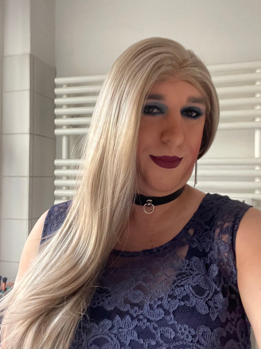 sabrinaTVberlin's tweet photo. Entspannter Sonntag mit süßen neuen #Halsband 😍 #sissy #nylons #highhells https://t.co/3PRCxIxzCj