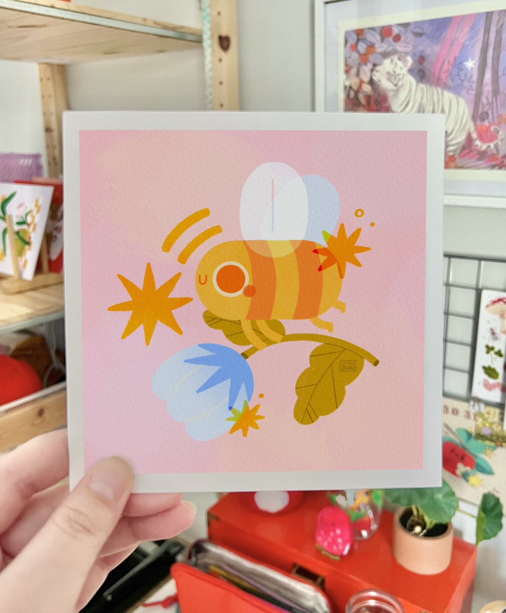 Day 1: Bee 🐝 
Happy first day of #peachtober 🖍️