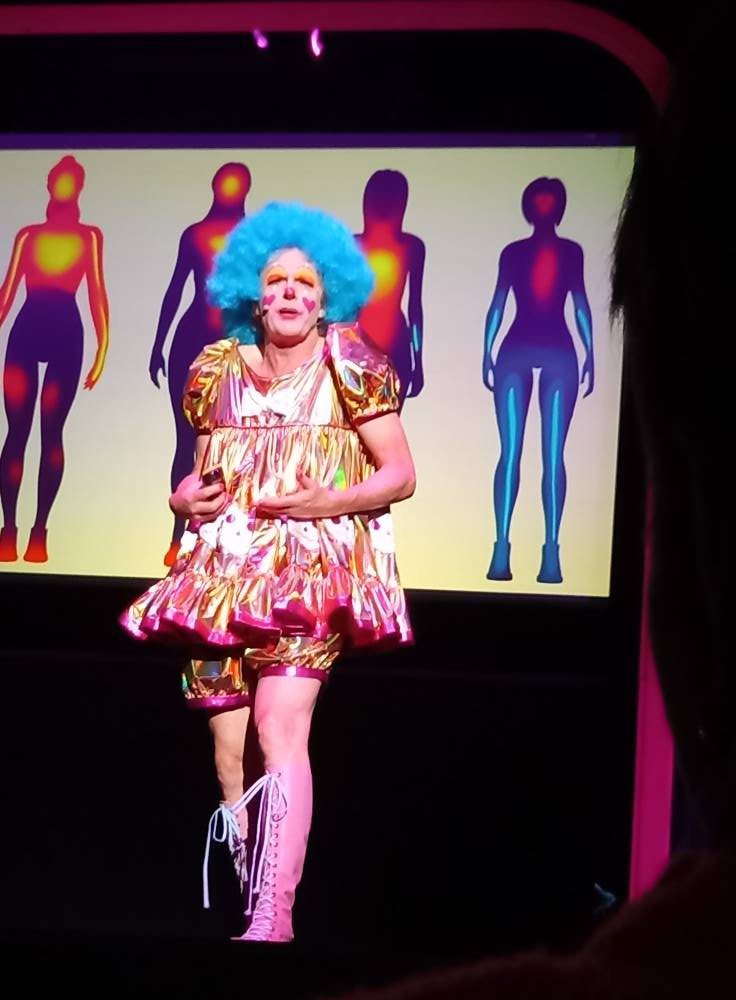 DoodleSew's tweet photo. #GraysonPerry #AlanMeasles #hull What a great gig I did see at #connexinlive in Hull on Friday night. #admired #grayson for many years and was so happy he came to Hull!! https://t.co/C2XbcgJFXx
