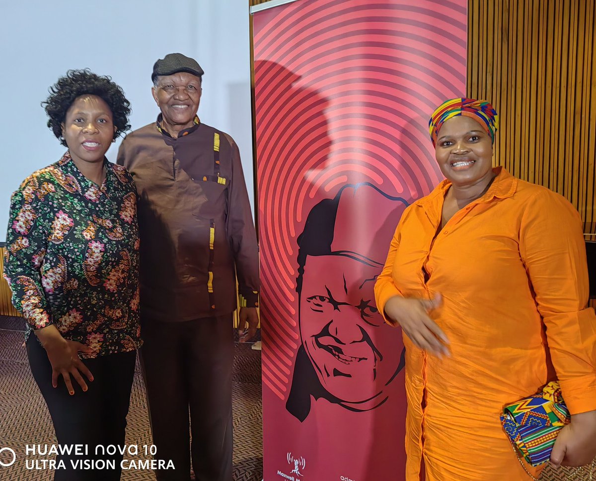 IsaacMashila's tweet photo. Maabane re kgopetši tše di botse re kgopelela moloko wa bagaši ba ga bjale. Re hlwele le ba @MaxMojapeloFdn ge ba tsebagatša 'foundation' ya bona. Re filwe sebaka sa go tšea diswantšho le Dr Moloko Mashamaite x @CONZAM6 x @Khadjom. https://t.co/JCfXKQptn4