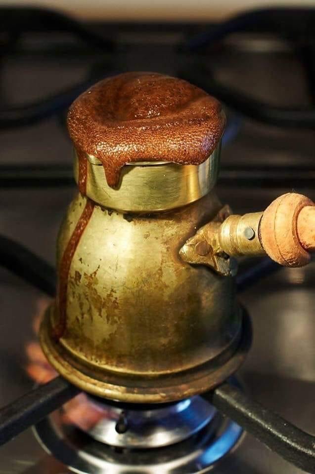 #يوم_القهوه_العالمي
ليس يوم فقط ..
هي كل يوم تتجدد لتصبح دواء للهوى والحنين والذكرى ☕