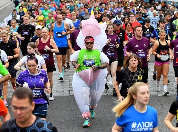teaeyeem's tweet photo. Great to see my brother out running for   @tyhafan in the #cardiffhalfmarathon2023 #sparklehoof looking great bro! https://t.co/iYGCy5nLnd https://t.co/CS7GVg6hx8