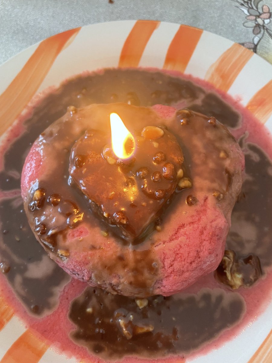 FFrusina's tweet photo. My birthday happy birthday to you Flo https://t.co/T4sTwda5L1