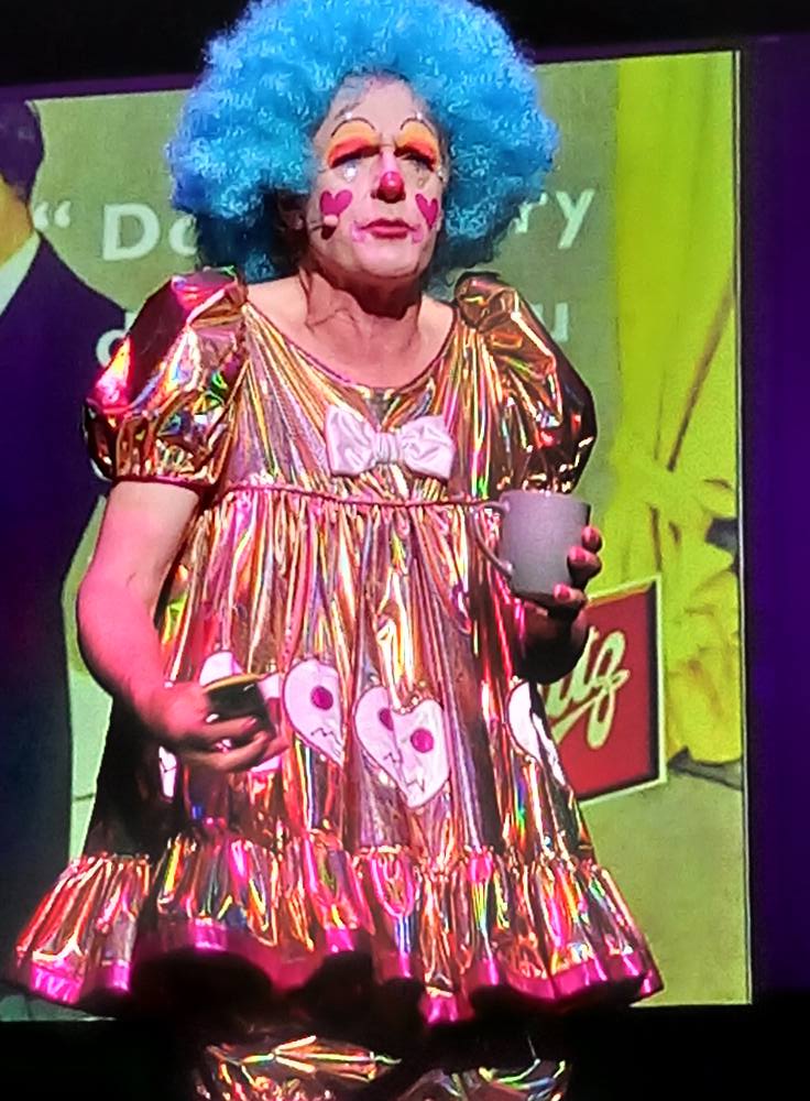 DoodleSew's tweet photo. #GraysonPerry #AlanMeasles #hull What a great gig I did see at #connexinlive in Hull on Friday night. #admired #grayson for many years and was so happy he came to Hull!! https://t.co/C2XbcgJFXx