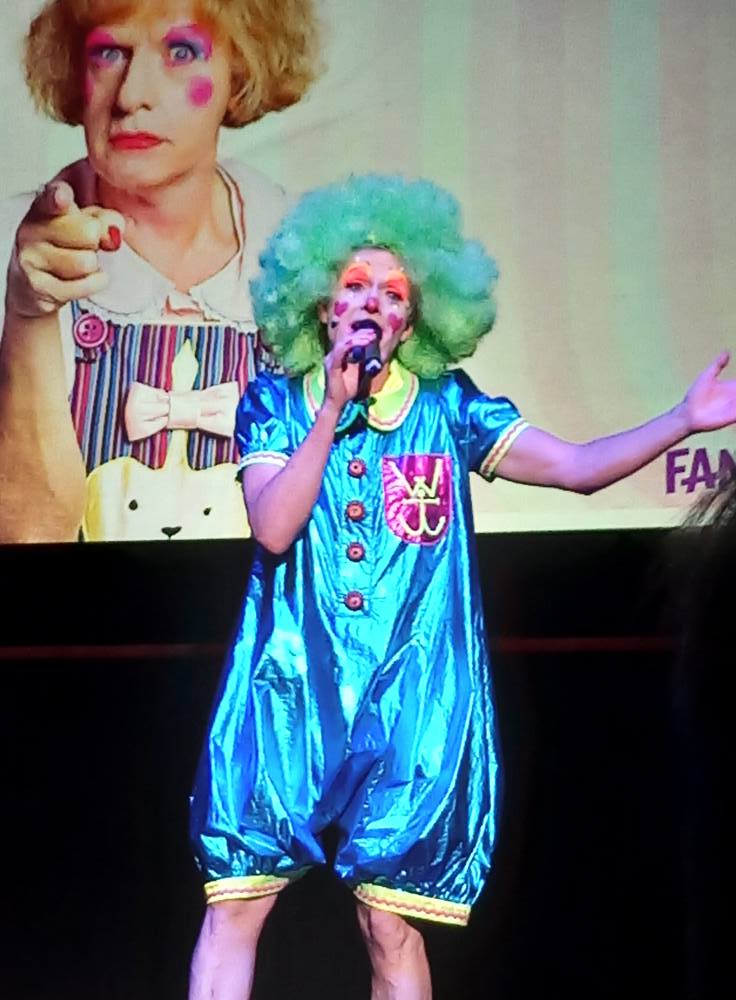 DoodleSew's tweet photo. #GraysonPerry #AlanMeasles #hull What a great gig I did see at #connexinlive in Hull on Friday night. #admired #grayson for many years and was so happy he came to Hull!! https://t.co/C2XbcgJFXx