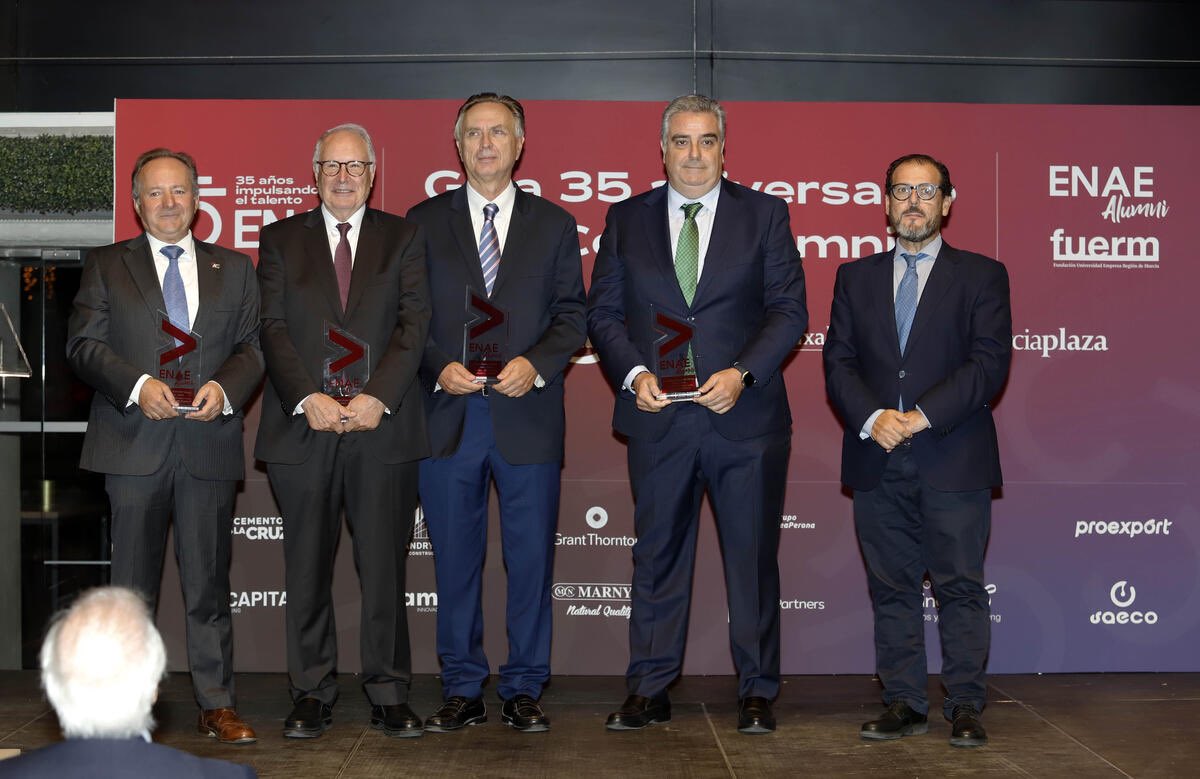 Me siento un privilegiado al formar parte de ese elenco de Presidentes de <a href="/ENAEbusiness/">ENAE Business School</a> Alumni. Gracias a todos los que formáis parte de este gran proyecto que cumple 35 años y vamos a por los próximos 35, la Región necesita de vuestro apoyo.