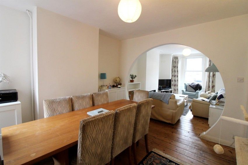 Nicholas Est Agents tweet media