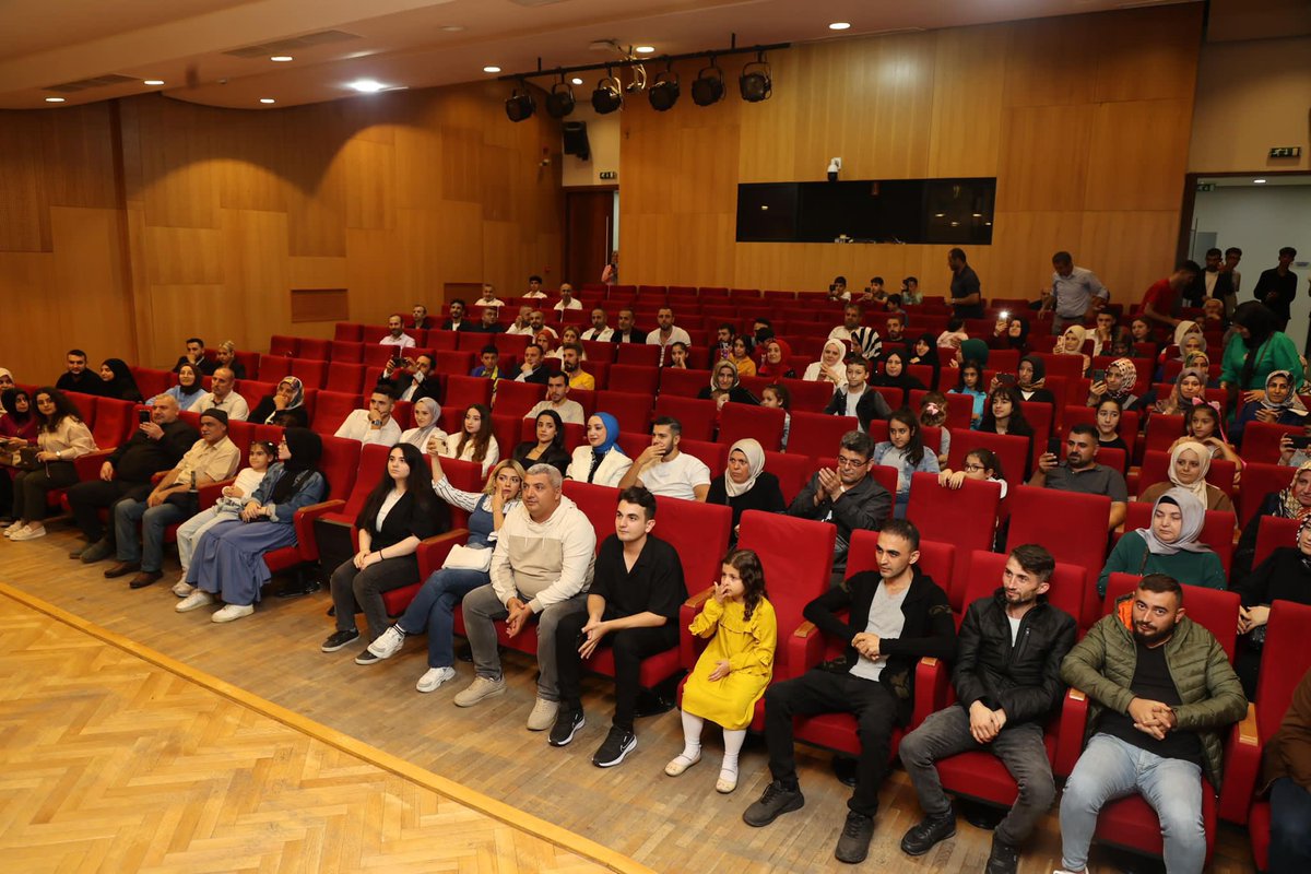 Yaşar ve Şahin ailelerinin değerli evlatları Gamze ve Ali çiftinin mutluluklarına şahit olduk. Genç çiftimizi tebrik ediyor, ömür boyu mutluluklar diliyorum.