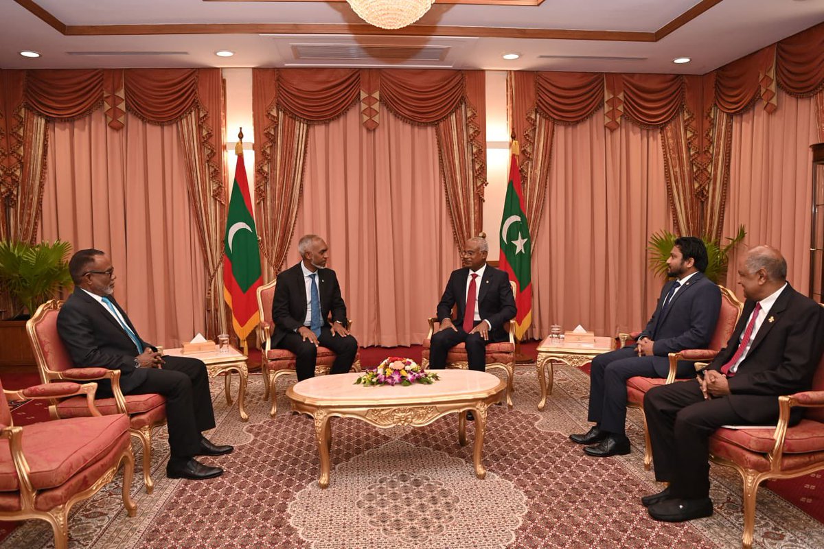 President @ibusolih met with President-Elect Dr. @MMuizzu, extending congratulations on his victory. Their discussions centered around ensuring a peaceful and seamless transition of power.