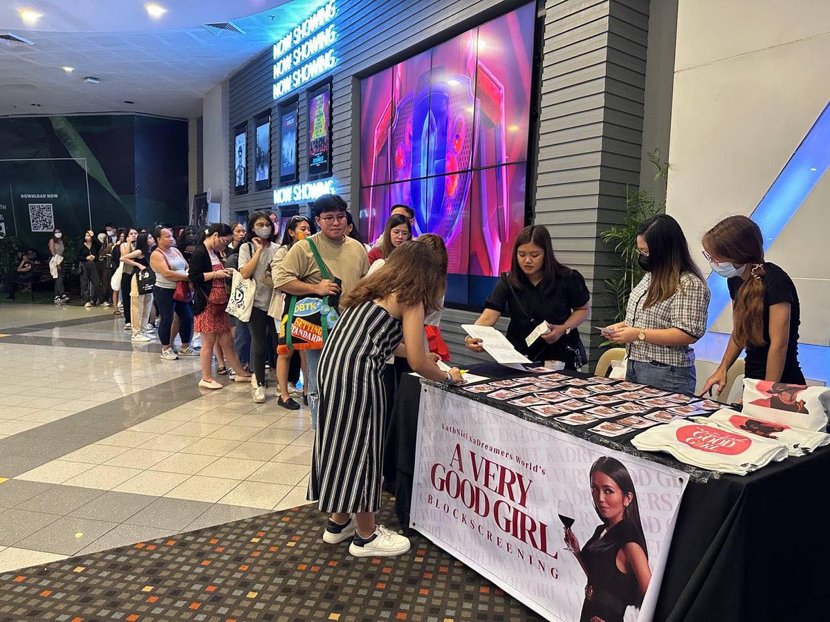 StarCinema's tweet photo. #AVeryGoodGirl Block Screening of KathNiel Kadreamers World 📍 Ayala Malls Glorietta 4

Don’t miss the Philippines’ biggest movie of 2023! Invite your friends and loved ones to experience a Philo-menal cinematic experience! 💋

#AVeryGoodGirlNowShowing in 260 cinemas nationwide! https://t.co/1xJzGK1dKV