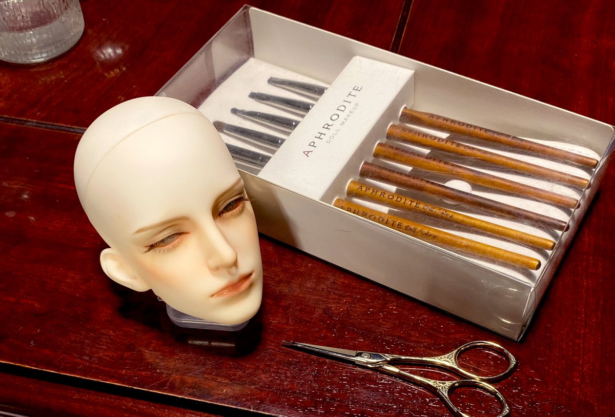 #APHRODITEcosme
このパステルブラシ優秀すぎてもう一箱ストックがあるけど2年使い続けててもまだ使えてすき！自メイクのパステルは全部このブラシで乗せてる。