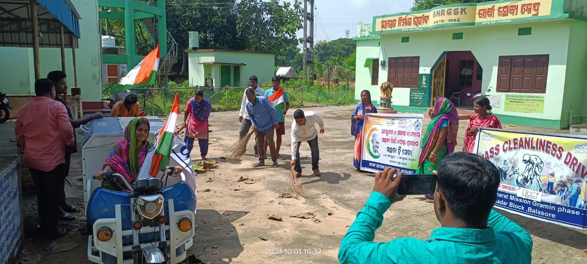 Swachh Bharat Mission continue at every block through CSC VLE of Balasore District.
#SwachhataHiSeva #SwachhBharatAbhiyan

<a href="/CSCegov_/">CSCeGov</a> <a href="/sanjaykrakesh/">Sanjay K Rakesh</a> <a href="/OdishaSpv/">CSC SPV Odisha</a> <a href="/mohan8833_mmr/">Madan Mohan Rout</a> <a href="/SwachhBharatGov/">Swachh Bharat Urban</a>
<a href="/SwachSurvekshan/">Swachh Survekshan</a>
<a href="/DBalasore/">Collector & DM Baleswar</a>