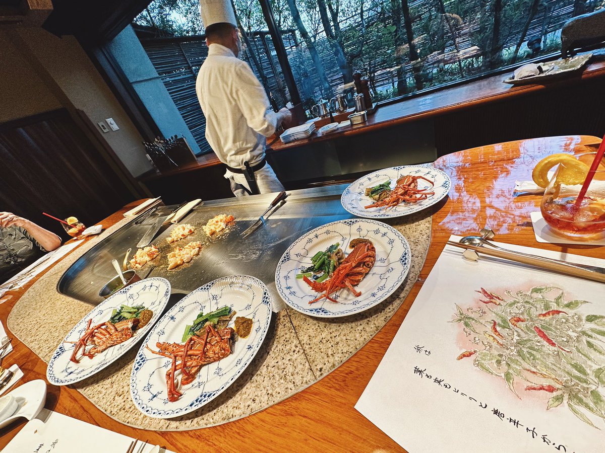 家族と伊勢海老と黒毛和牛食べてきた
非常にえっちだった…(⁠(⁠ ⁠ˊ⁠ᵕ⁠ˋ⁠ ⁠)⁠) https://t.co/rqSeaJWg4m