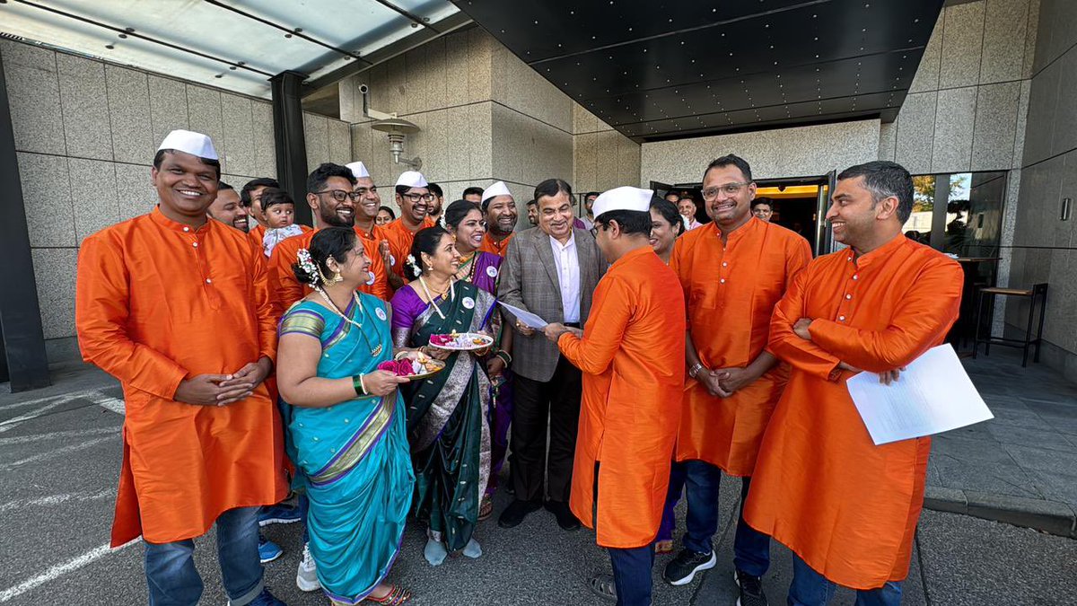 OfficeOfNG's tweet photo. Union Minister Shri @nitin_gadkari Ji received a warm welcome at Prague airport by Indian Ambassador Shri @HemantKotalwar ji and the Maharashtra Mandal - Czech Republic (MMCZ) in a traditional Maharashtrian way. @IndiainCzechia https://t.co/uoxxczeOVQ