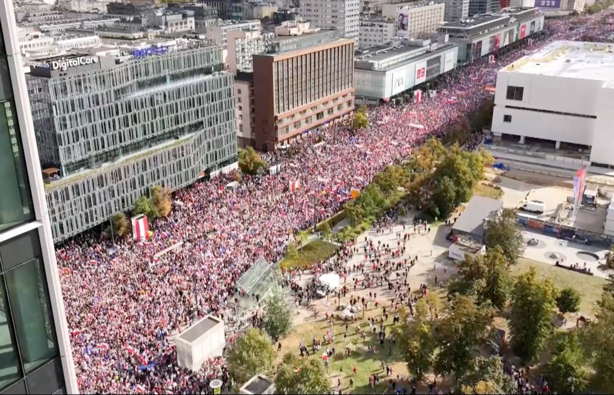 Ponad 1 000 000 biało-czerwonych serc w Warszawie!

#MarszMilionaSerc