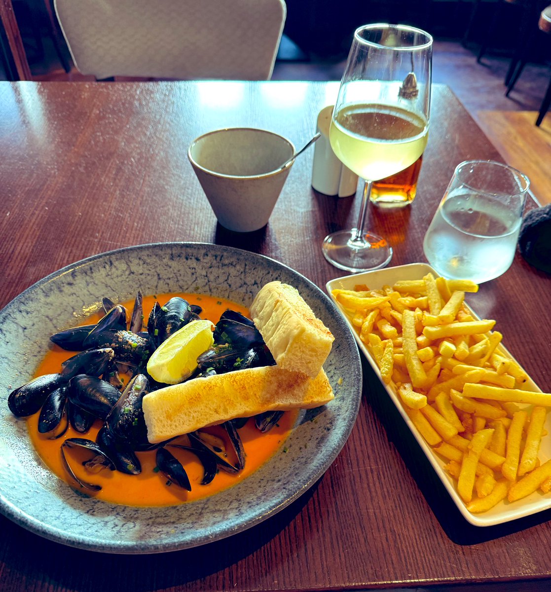 estergeama's tweet photo. Pre-conference suffering #HRICSRC https://t.co/wt0qW9XDsa