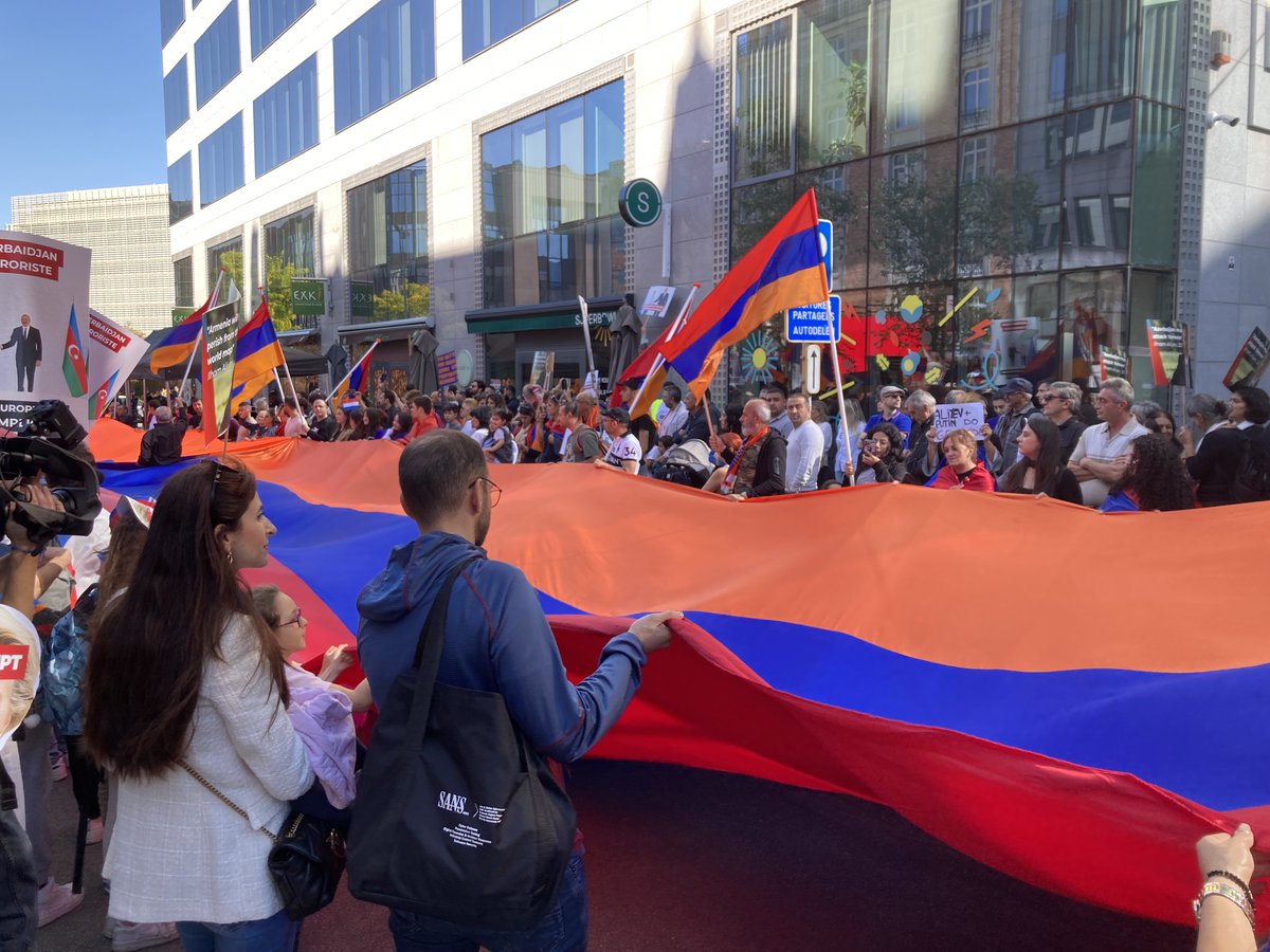 #Armenie: manifestation à #Bruxelles pour exiger de l #UE des sanctions  contre l’#Azerbaijan e dénoncer l’exode des arméniens du #Haut-Karabakh