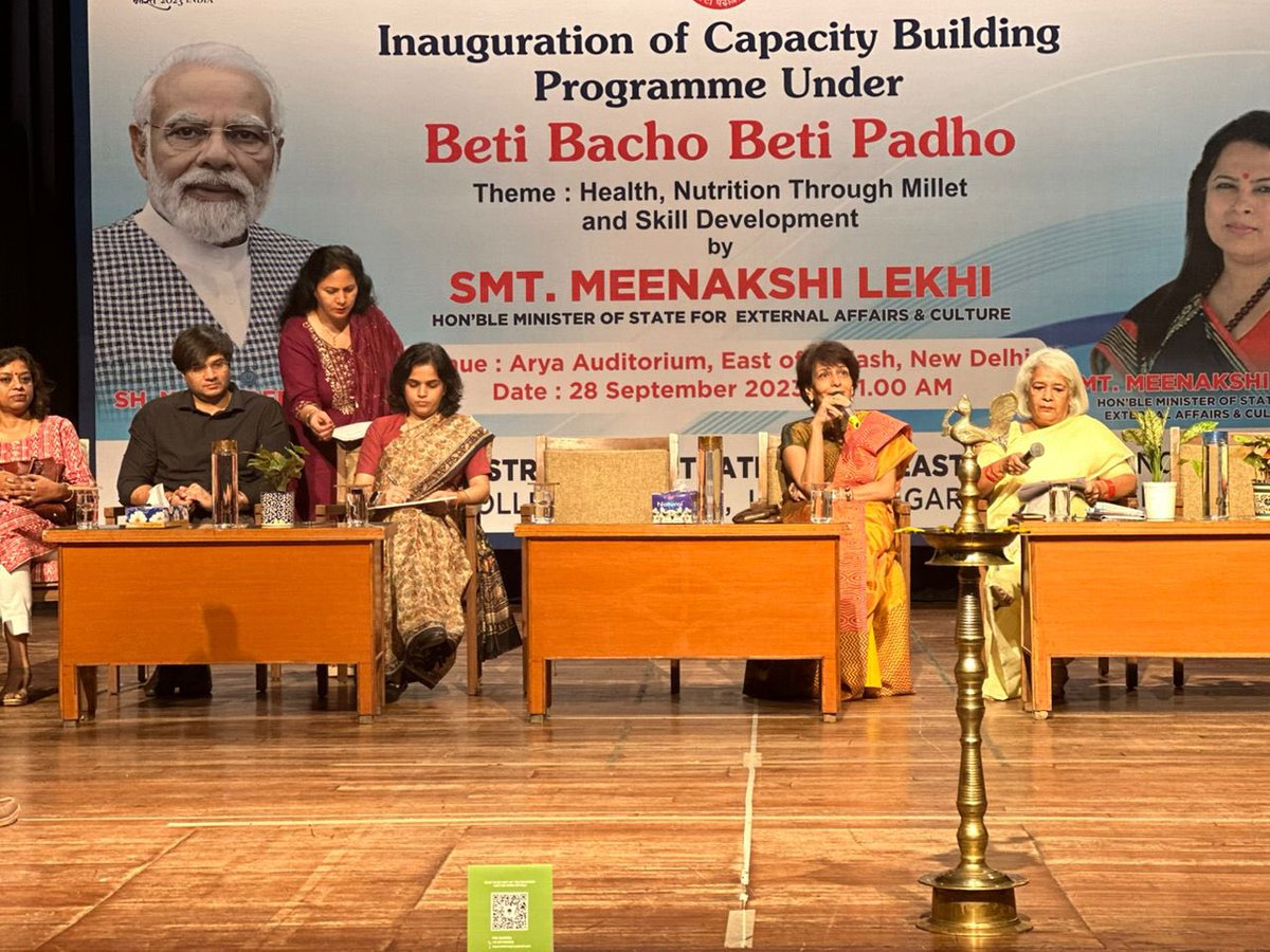 IshiKhosla1's tweet photo. 28th September marked the commencement of the 'Nutrition through Millet' Capacity Building Programme under Beti Bacho Beti Padho for Anganwadi workers in East of Kailash, in celebration of the International Year of Millets 2023.

#MilletsForAll #NutritionalWellness #FoodSecurity https://t.co/8RLpnNtKiV