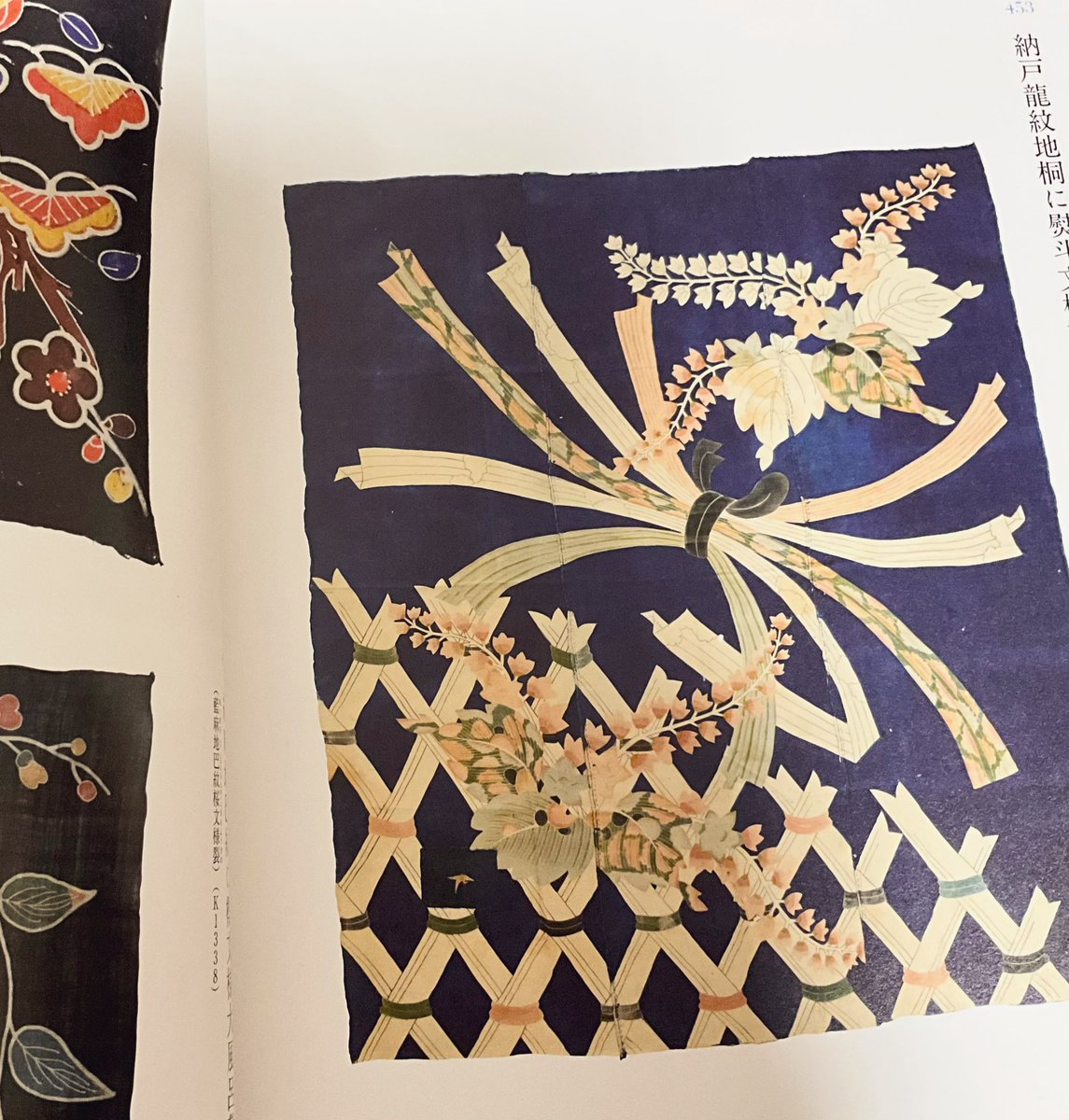#松坂屋コレクション 図録第2弾も大充実の内容すぎて震えてる。
裂(きれ)や帛紗のページはずっと飽きずに見てられます。どれもかわいい。小袖の形をしていなくとも、裂の状態で大切に受け継いできたのね…人の温かみを感じる☺️
本当に素晴らしい図録をありがとうございます。 