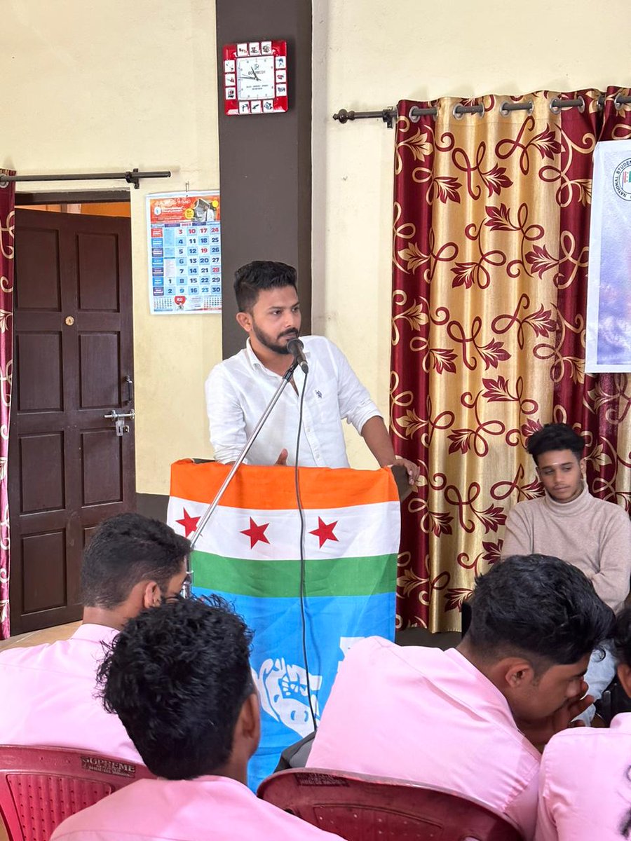 Sawad_NSUI's tweet photo. NSUI ಪುತ್ತೂರು ವಿಧಾನಸಭಾ ಕ್ಷೇತ್ರದ ವತಿಯಿಂದ ಪುತ್ತೂರಿನ ಸಂತ ಫಿಲೋಮಿನಾ ಪದವಿಪೂರ್ವ ಕಾಲೇಜಿನ ವಿದ್ಯಾರ್ಥಿಗಳಿಗೆ ನಡೆದ "ವಿದ್ಯಾರ್ಥಿ ಸಮ್ಮಿಲನ" ಕಾರ್ಯಕ್ರಮದಲ್ಲಿ ಭಾಗವಹಿಸಿದೆ.

ಇದೇ ವೇಳೆ ಸಂತ ಫಿಲೋಮಿನಾ ಪದವಿಪೂರ್ವ ಕಾಲೇಜಿನ ನೂತನ NSUI ಸಮಿತಿ ಘೋಷಣೆ ಮಾಡಲಾಯಿತು. https://t.co/ptdhfU9GzF