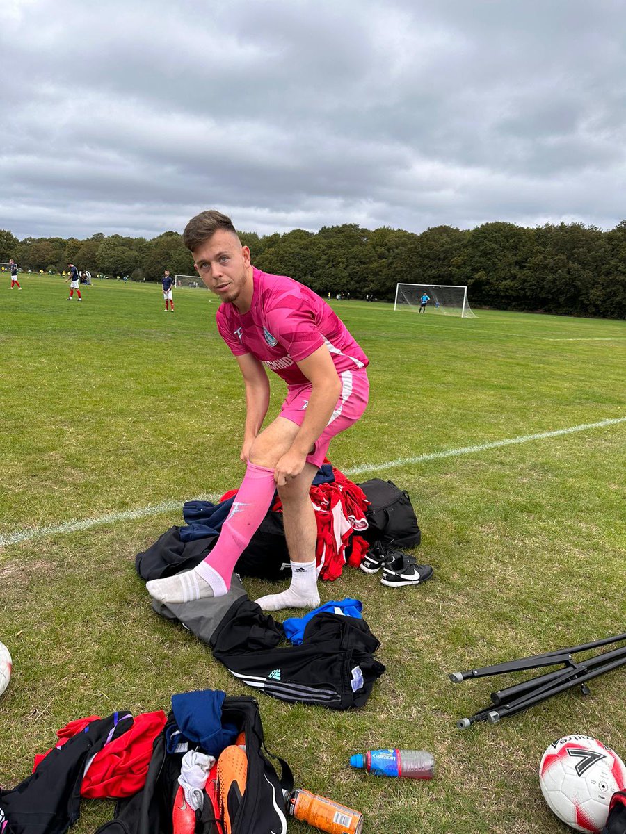 SelhurstFC's tweet photo. St Andrews 1-3 Selhurst Sundays - Goals: G.Rodrigues, B.Whitear &amp; M.Sabek - MOTM: Harry Martin - Gaffer away, Chairman going in goal and loads missing - the bare bones squad dug in to secure St Andrews first ever SSFL league defeat in 3 seasons. What a result!! UTS 🔴⚪️ https://t.co/UiJkc061W0
