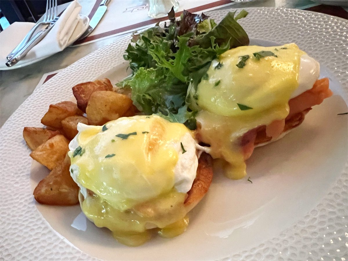 Happy Sunday! Smoked salmon Benedict, anyone? Bon appetit! 
#mannysbistro #mannysbistrony #nyc #smokedsalmon #smokedsalmonbenedict #smokedsalmonbenny #eggsbenedict #eggsbenny #brunch #brunchtime #brunching #eggs #nomnomnom #nomnom #sundayfunday #sunday #bonweekend #NewYorkCity