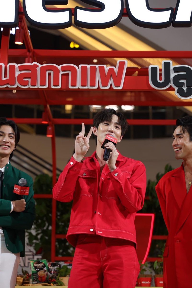 hwasohot's tweet photo. งานนี้คนหล่อแน่นมากพ่อ 📸 ดูโพสต์นี้บน Facebook https://t.co/8cfNLJQGZo @gulfkanawut #กลัฟคณาวุฒิ #ต่อธนภพ #ณเดชน์ #ลูกบอลของคุณบิ๊กกลัฟ #GulfKanawut https://t.co/DOfKlWOSZw