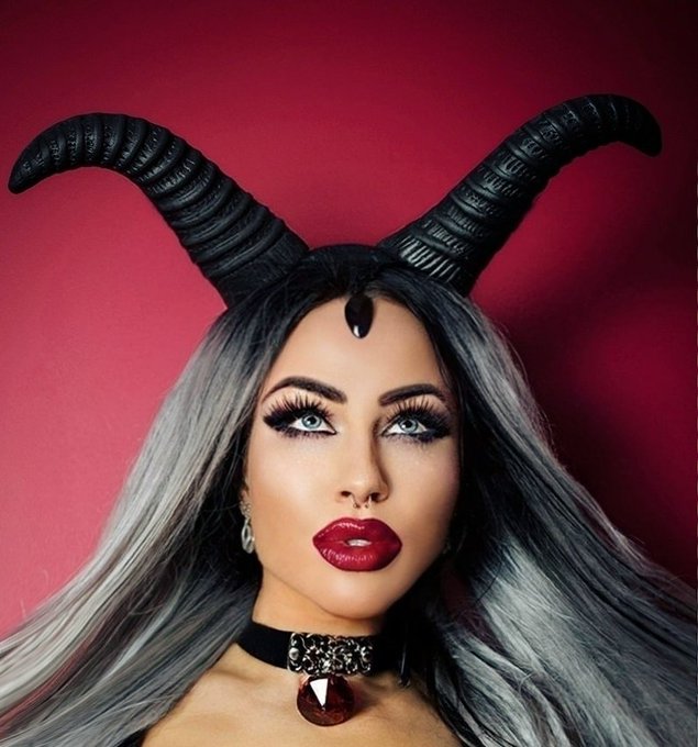 Hello #October 🎃💀🕷️😈👻 From my shoot for Cathouse Clothing + Prong Jewellery. Shoot pics coming soon.<a href="/tag/october"class="tags">#October</a><a href="/tag/halloween"class="tags"><span>#halloween</span></a><a href="/tag/gothic"class="tags"><span>#gothic</span></a><a href="/tag/kataxennakova"class="tags"><span>#kataxennakova</span></a><a href="/tag/gothmodel"class="tags"><span>#gothmodel</span></a><a href="/tag/latexmodels"class="tags"><span>#latexmodels</span></a>
