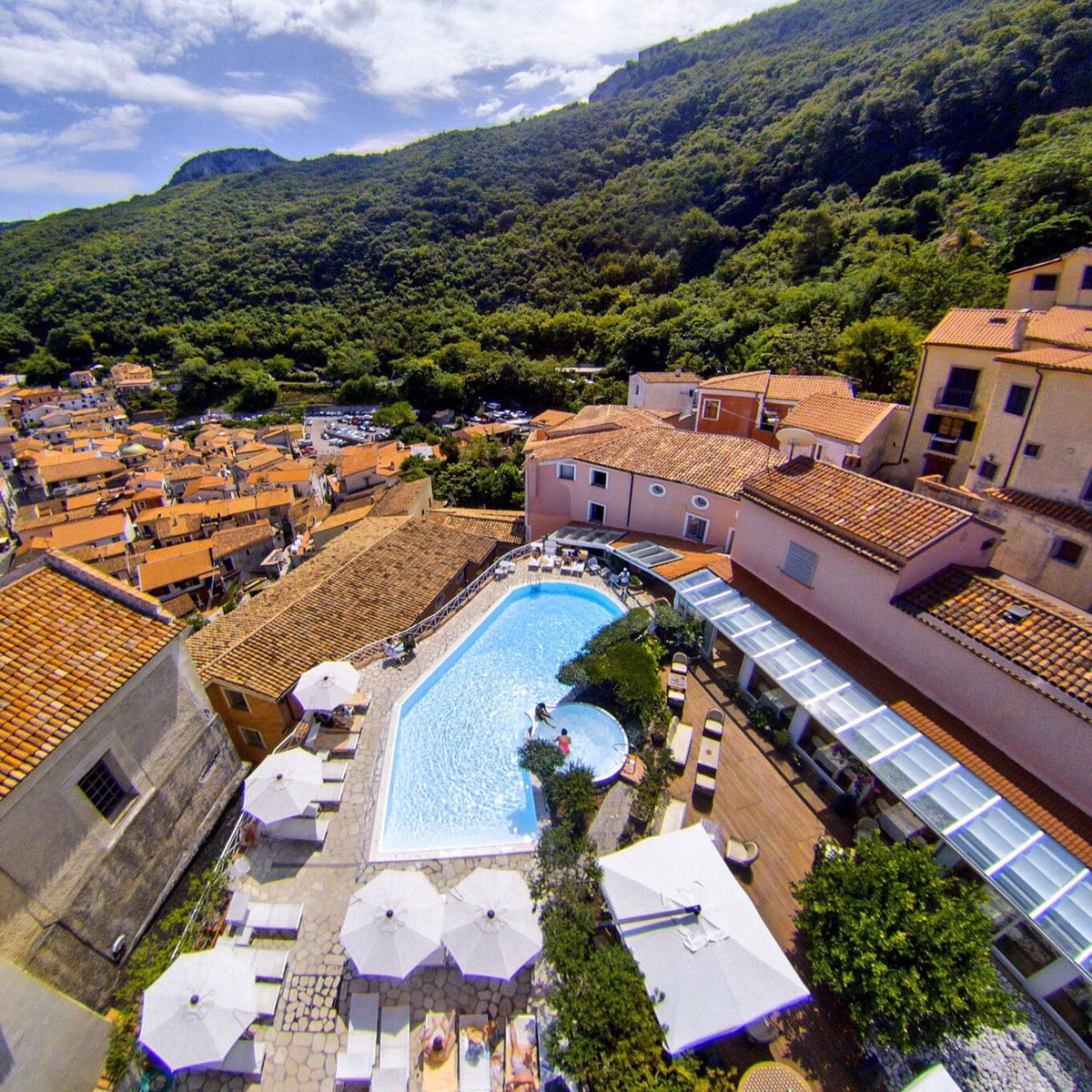 🍂Benvenuto #ottobre! 🍂
The sun is still shining bright! 🌞 🌞

#1ottobre #Maratea #EndlessSummer #Travel #stillopen #October2023