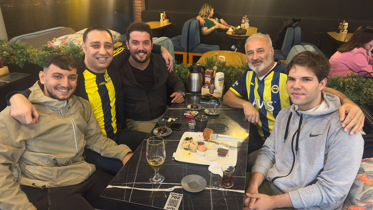 Maçı beklerken Gencolar'la 💙💛
#fenerinmacivar  #BizFenerbahçeliyiz
@samettdddd @FenerliBilgin @EregilmezBat @ridvanbaal