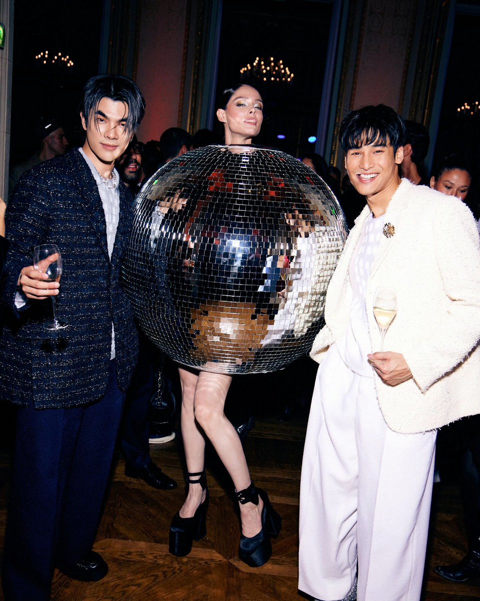 beoncloud_th's tweet photo. รวมภาพบรรยากาศงาน The BoF 500 Gala ประจำปี 2023 ✨🥂 ที่จัดขึ้นเมื่อวันที่ 30 กันยายน 2566 ที่ปารีส ประเทศฝรั่งเศส 🇫🇷

Cr. Vogue Thailand, Stepan Filenko 📸
📍 https://t.co/PGUAYKZy9V

@milephakphum @Nnattawin1 
@BoF #BoF500
#BOFTop500Gala23xMileApo https://t.co/qIHhLet8ut
