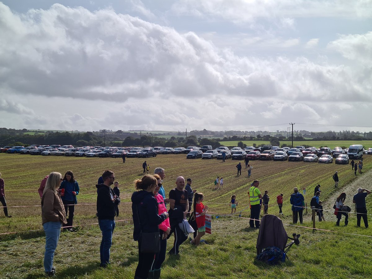 SchoolsAthletic's tweet photo. Massive crowds at 11 the #CORK #COUNTY #CROSSCOUNTRY
#CHAMPIONSHIPS in #CARRIGADROHID #WESTMUSKERRYAC @WestMuskerryAC @AthleticsCork @irishathletics https://t.co/HZAokGjmpr