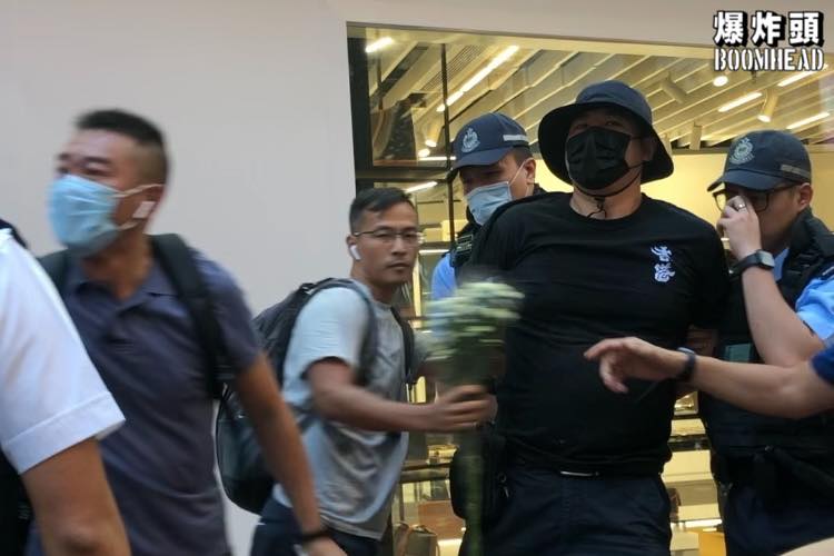 hkdc_us's tweet photo. A man holding a white flower &amp; wearing a "HK (香港)" shirt was arrested outside Sogo in Causeway Bay at 5pm. Police wrestled him to the ground amid outraged onlookers. Today is the #DayOfMourning in #HongKong (known as National Day in China). https://t.co/EbGeZJZ9Ju
